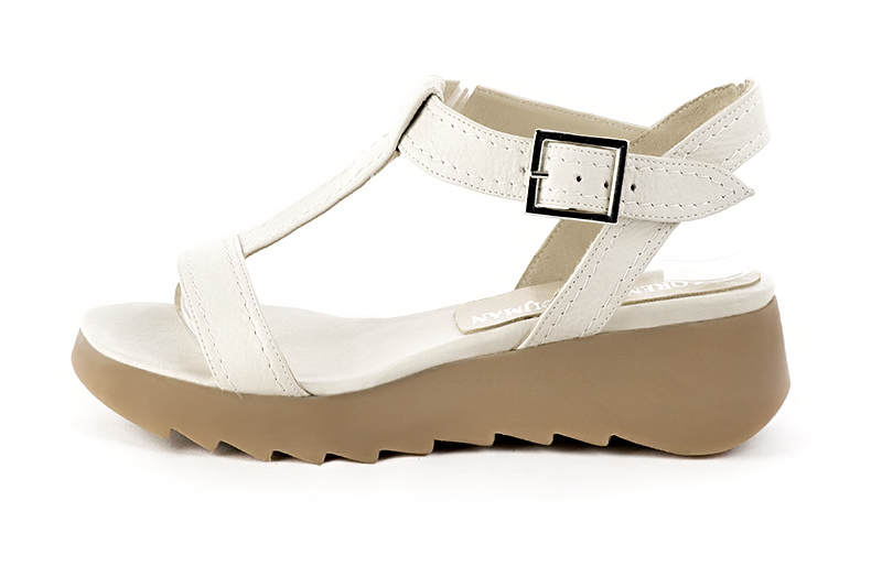 Off white women's fully open sandals, with an instep strap. Square toe. Low rubber soles. Profile view - Florence KOOIJMAN